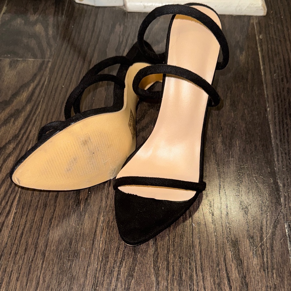 *LIKE NEW* Women Black heels